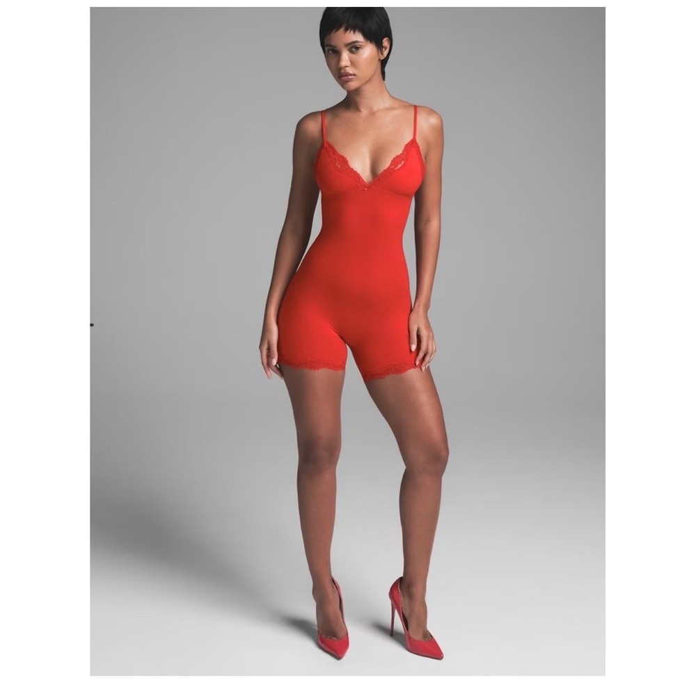 SKIMS Fits Everybody Lace‎ Triangle Onesie Cayenne Red XS NWT SOLD OUT COLOR